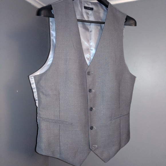 JFerrar Gray Suit Jacket, Vest and Pants - Picture 4 of 7